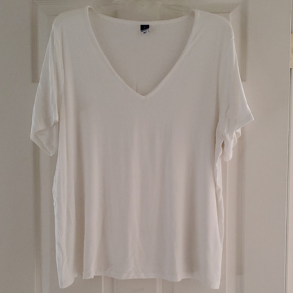 Old Navy Classic White V-Neck Tee